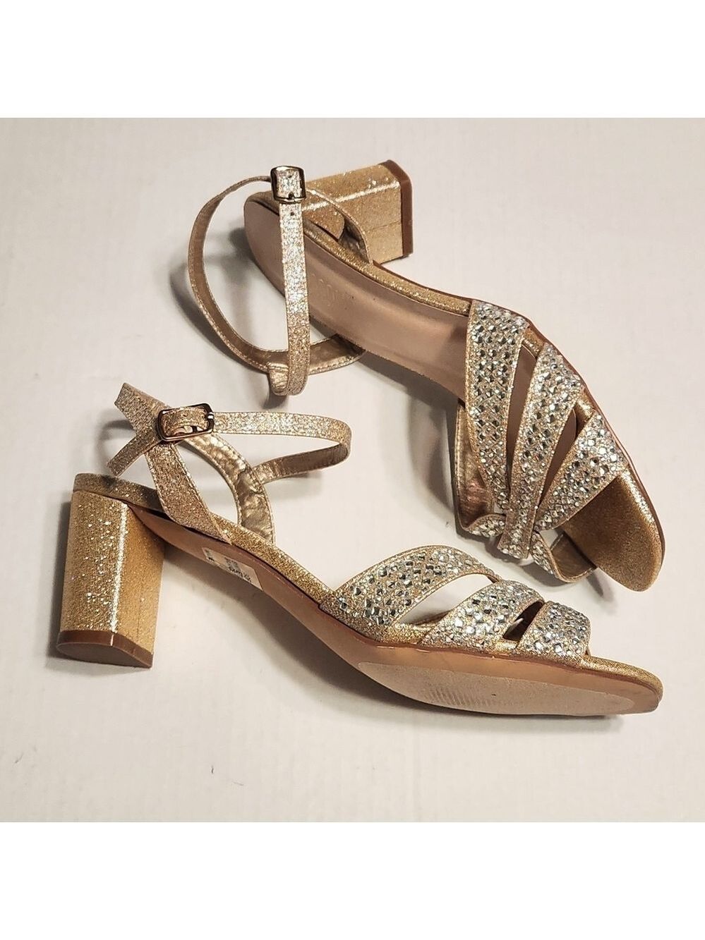 De Blossom Collection Gold Glitter Rhinestone Heel Sandal Size 9 - Picture 2 of 10